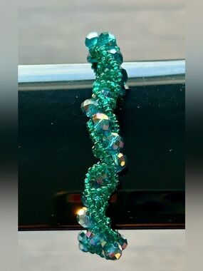 NWOT Teal Green Twisted Crystal Bead Bracelet - Small
